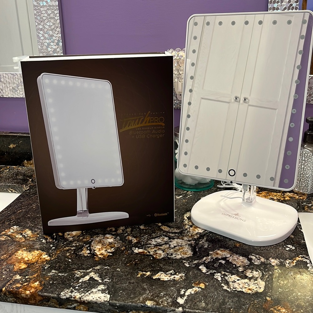LED PORTABLE VANITY MIRROR
